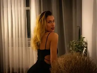 ArianaAra toy pictures cam